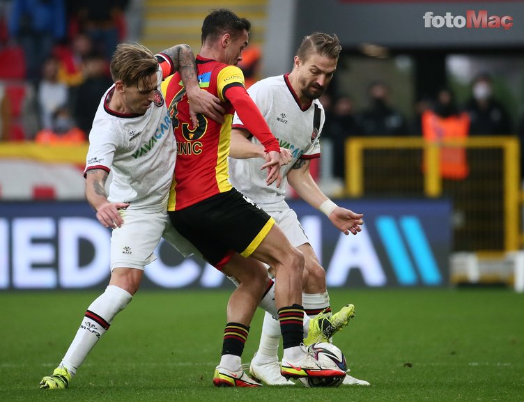 Galatasaray yönetimi önermişti! Caner Erkin'e Okan Buruk vetosu