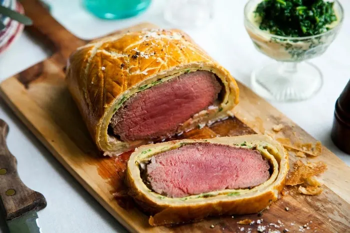 beef-wellington-tarifi-beef-wellington-nasil-yapilir-beef-wellington-malzemeleri-yapilisi-ve-puf-noktalari-1670836947534.jpeg Beef Wellington nasıl yapılır? | Beef Wellington tarifi, malzemeleri, yapılışı ve püf noktaları nedir? - 2