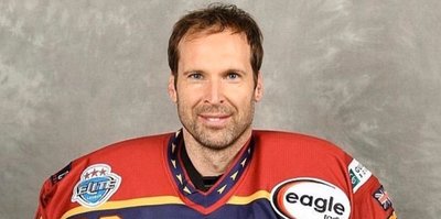 Petr Cech buz hokeyi kalecisi oldu