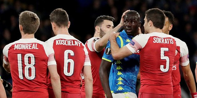 Arsenal yarı finalde