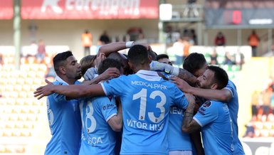 Leaders Trabzonspor cruise past Alanyaspor 4-0 in Super Lig