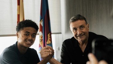 Barcelona Patrick Kluivert'ın oğluyla sözleşme imzaladı!