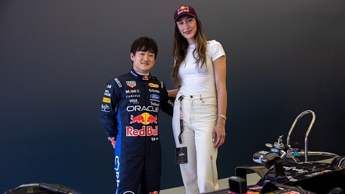Milli voleybolcu Hande Baladın Formula 1 pilotu Yuki Tsunoda ile bir araya geldi