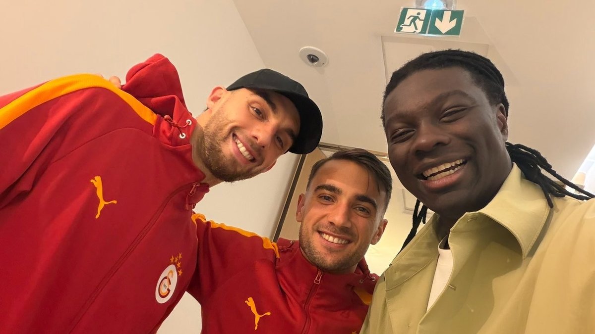 Bafetimbi Gomis Galatasaraylı futbolcular ve yönetimle bir araya geldi