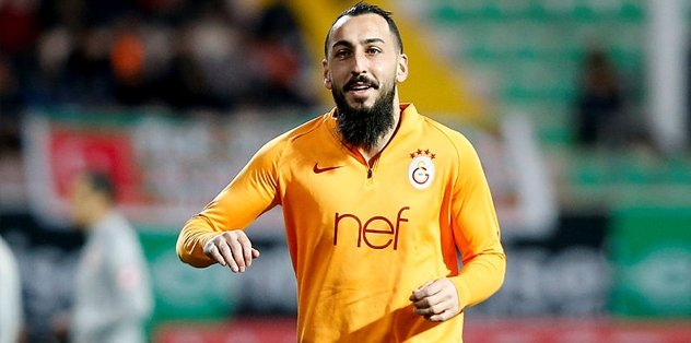 Tribünden indi golünü kaydetti