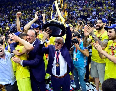Fenerbahçe şampiyonluk kupasını aldı