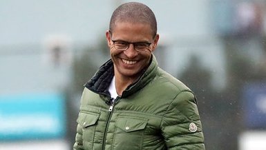 Alex de Souza Pro Lisans sahibi oldu ve resmen A Takım teknik direktörü olmaya hak kazandı!