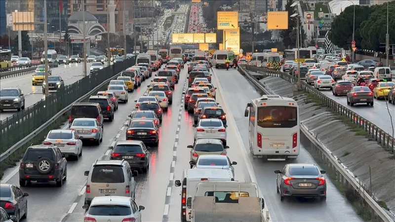 bugun-istanbulda-hangi-yollar-kapali-ne-zaman-acilacak-1779266010269.jpg