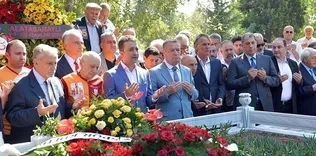 Taçsız kral anıldı