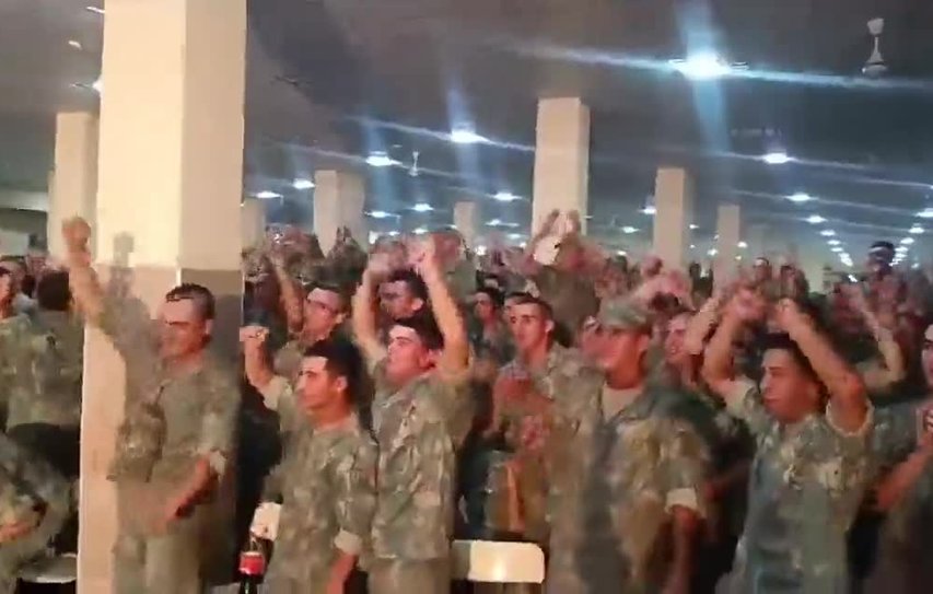 Cenk Tosun'un golünden sonra Azerbaycan ordusunun gol sevinci! İzleyin