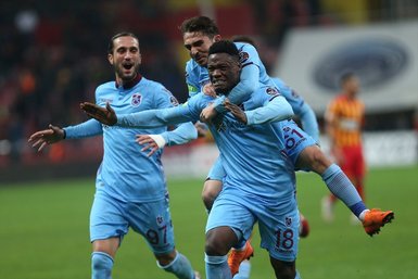 Trabzonsporlu Ekuban gözyaşlarını tutamadı