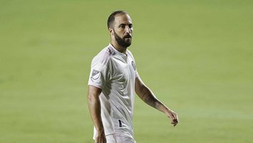 Falcao'ya Higuain engeli