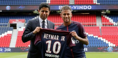 Neymar tarihi imzayı attı