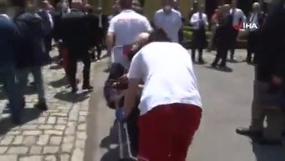 >Seçime sedyeyle geldi! İşte o anlar...