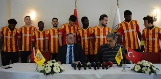 10 oyuncu için imza töreni