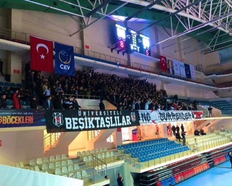 Besiktas Fenerbahce Opet Macina Kufurlu Tezahurat Nedeniyle Ara Verildi Son Dakika Voleybol H