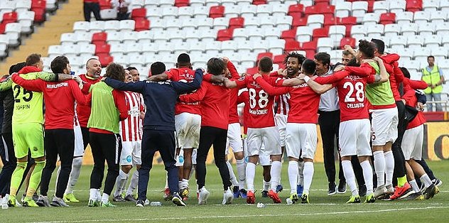 Antalyaspor Paşa’yı 10 kişi yendi