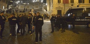 Taraftara ve basın mensuplarına saldırı