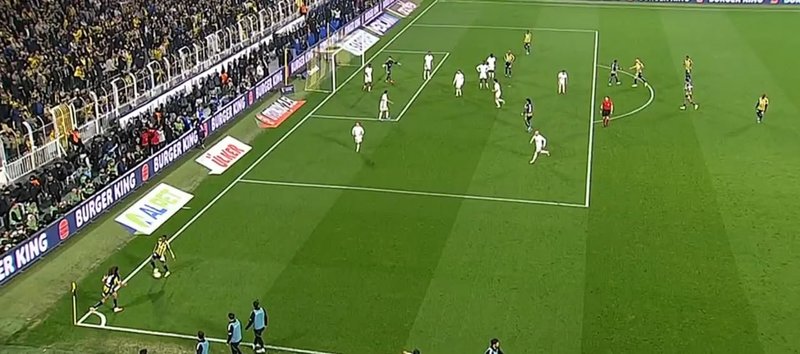 fenerbahcenin-golu-ofsayta-takildi-iste-o-pozisyon-1775413854749.jpeg