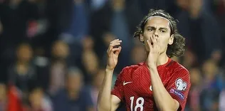 Enes Ünal direğe takıldı