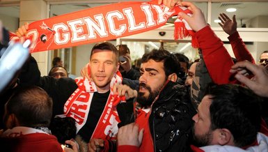 Antalyaspor Podolski'yi resmen açıkladı