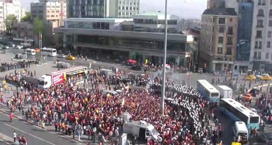 Galatasaray taraftarı Taksim’de!