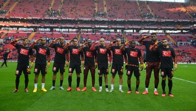 Galatasaraylı futbolculardan asker selamı
