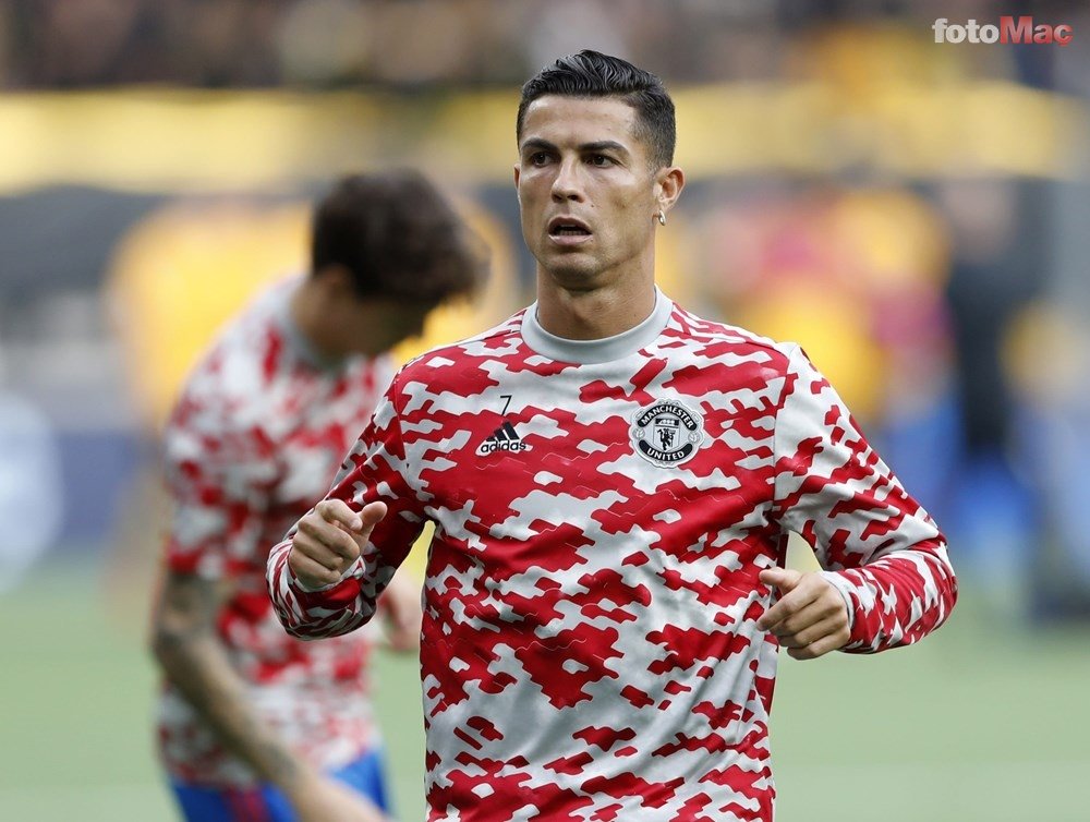 Son dakika spor haberi: Cristiano Ronaldo’dan alkışlanacak hareket! Güvenlik görevlisinin yardımına koştu