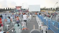 Taraftarlar dev ekrandan izledi