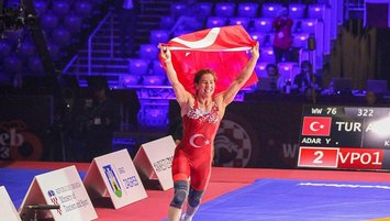 Yasemin Adar 6. kez zirvede