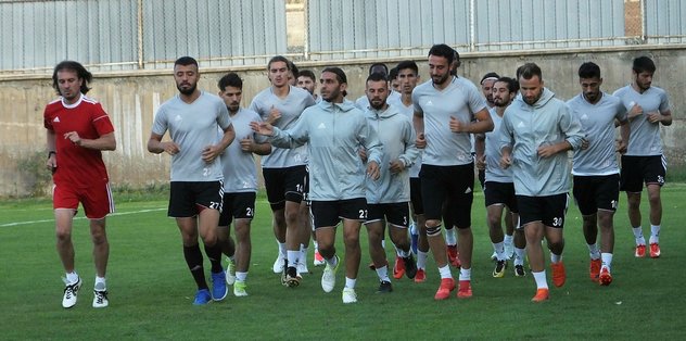 Elazığspor 17 futbolcuyla Adana'ya gitti