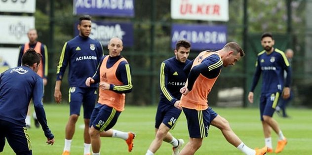 Fenerbahçe'de kupa mesaisi sürüyor