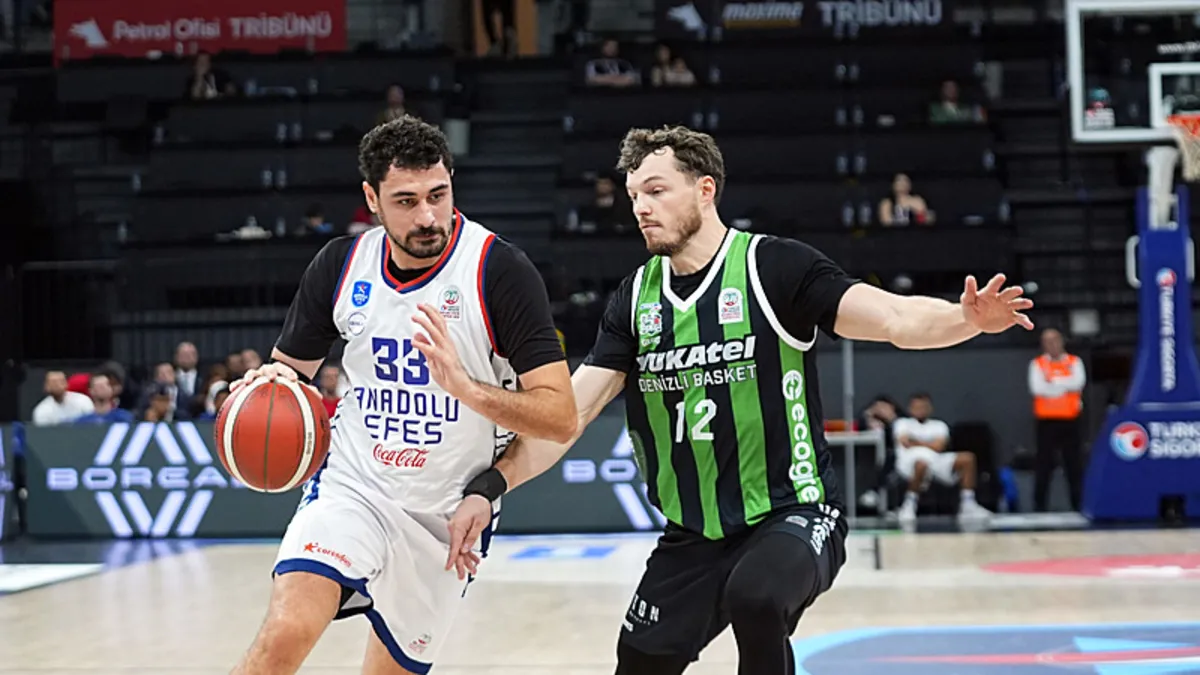 Anadolu Efes evinde Yukatel Denizli Basket'i mağlup etti