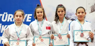 Judo Akademisi meyvelerini veriyor