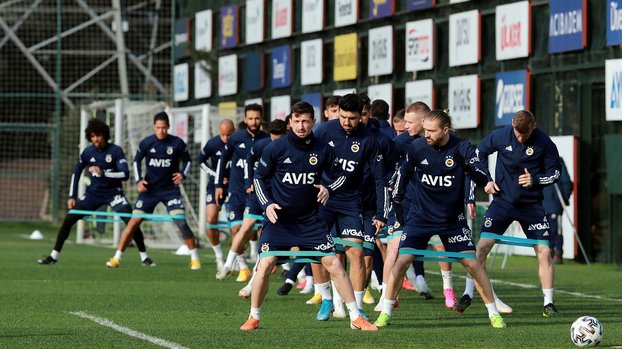 Fenerbahçe'de Medipol Başakşehir maçı öncesi 8 isim ceza sınırında! #