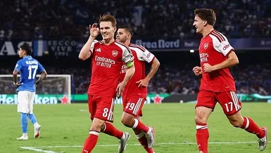 Martin Odegaard'lı Arsenal Napoli'yi yendi!