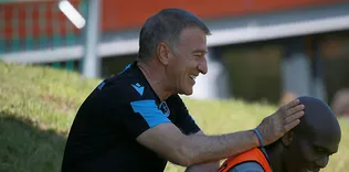 Hiç yalnız bırakmadı