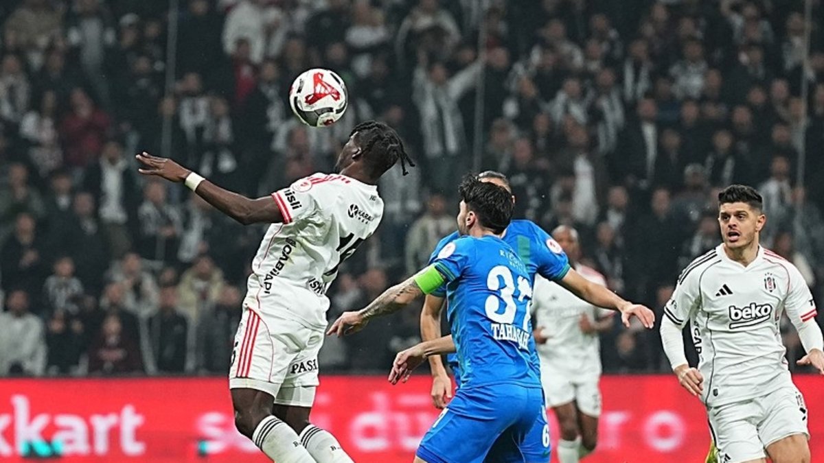 Rizespor'da, Beşiktaş'ın 3. golü sonrası tartışma! Augusto ve Mocsi...