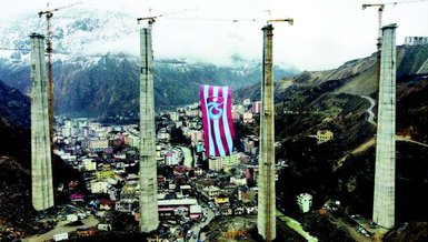 Artvin’de dev bayrak