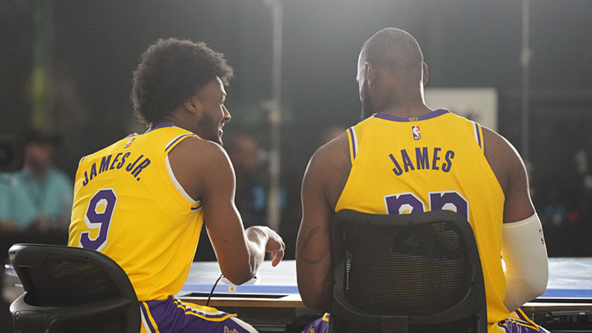 LeBron yine tarihe geçti!