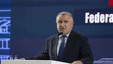 Bakan Bak boksörleri kutladı