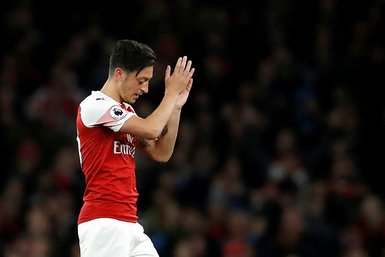 Mesut Özil rekor teklifi elinin tersiyle itti!