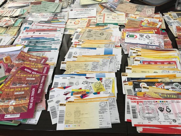 Galatasaray taraftarının tarihi bilet koleksiyonu