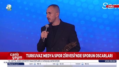 >Yılın sağ beki Zeki Yavru seçildi!