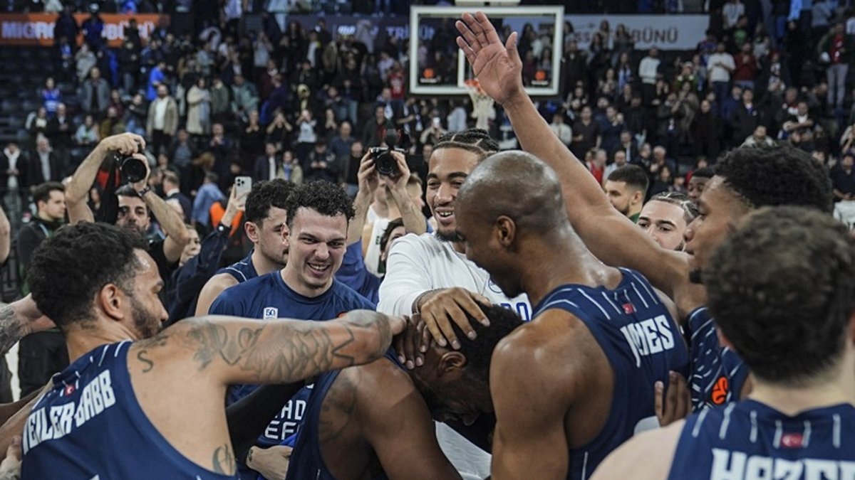 Anadolu Efes Kızılyıldız'a konuk oluyor