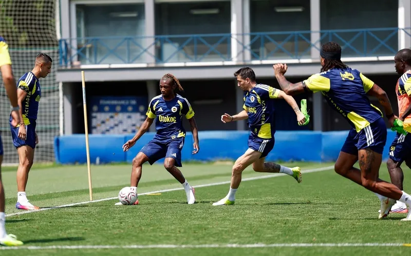 fenerbahce-uefa-maci-hangi-kanalda-fbahce-lyon-maci-sifresiz-mi-1786947530048.jpg