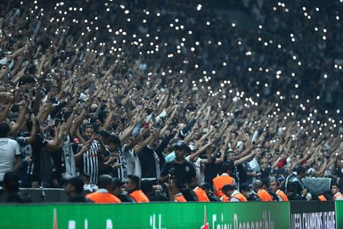 Vodafone Park’ta Beşiktaş taraftarından Fenerbahçe taraftarını kızdıran tezahürat!