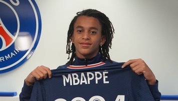 Ethan Mbappe PSG'yle imzaladı!