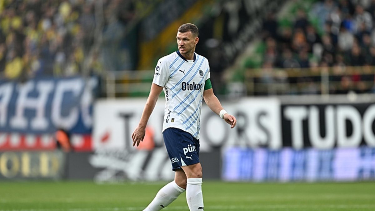 Fenerbahçe'de flaş sakatlık! Edin Dzeko... Fenerbahçe'de flaş sakatlık! Edin Dzeko...