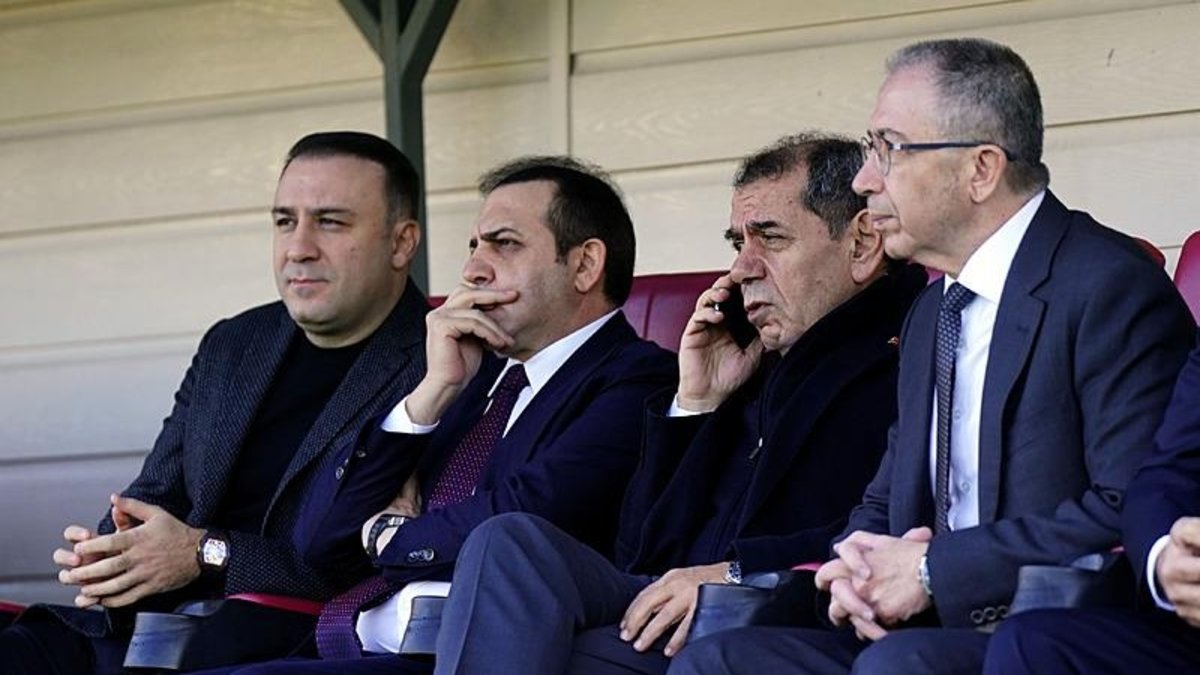 Galatasaray yönetimi antrenmanı takip etti!